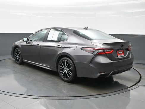 Used 2022 Toyota Camry SE FWD image 4