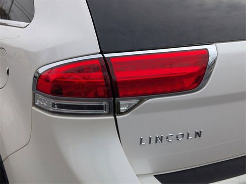 Used 2013 Lincoln MKX Base image 11