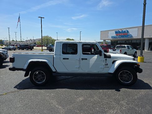 Used 2021 Jeep Gladiator Overland AWD/4WD image 7