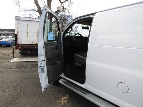 Used 2023 GMC Savana 2500 w/ Driver Convenience Package image 18