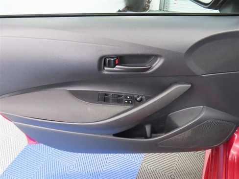 Used 2025 Toyota Corolla LE FWD image 16