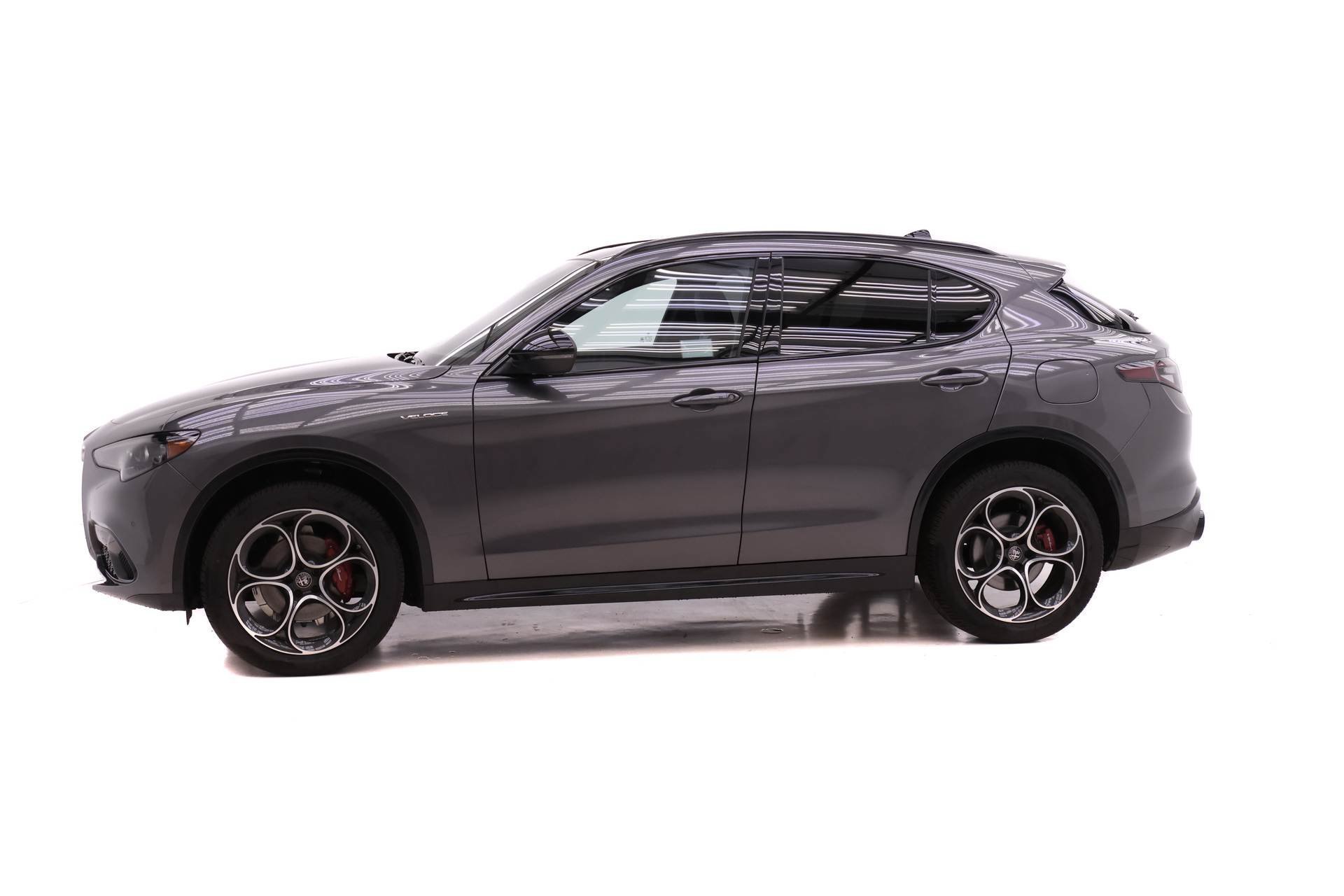 New 2025 Alfa Romeo Stelvio Sprint AWD/4WD image 3