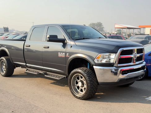 Used 2018 RAM 2500 Tradesman w/ Chrome Appearance Group AWD/4WD image 4