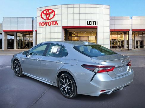 Used 2024 Toyota Camry SE image 2