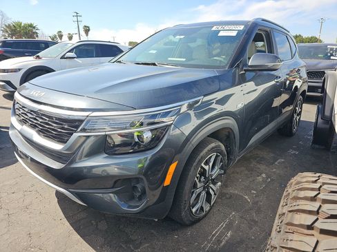 Used 2022 Kia Seltos EX AWD/4WD image 2