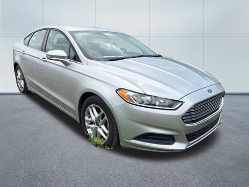 Used 2016 Ford Fusion SE FWD image 5