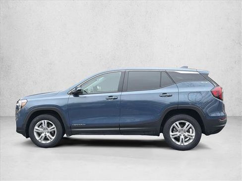 Used 2024 GMC Terrain SLE image 8