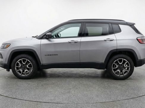 Used 2025 Jeep Compass Trailhawk AWD/4WD image 5