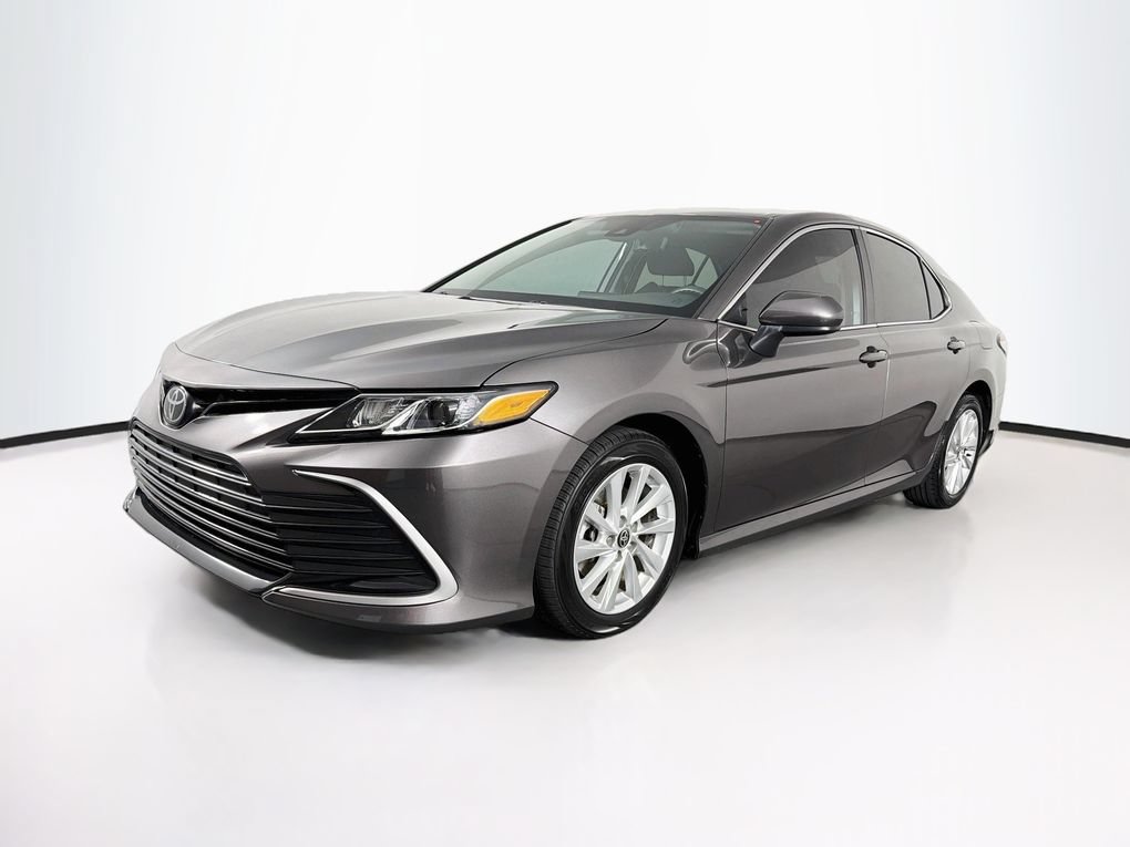 Used 2023 Toyota Camry LE FWD image 3
