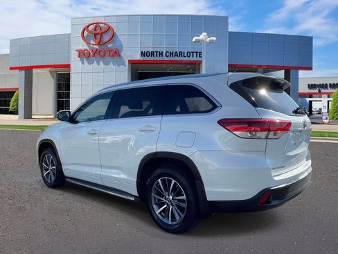Used 2018 Toyota Highlander XLE AWD/4WD image 4