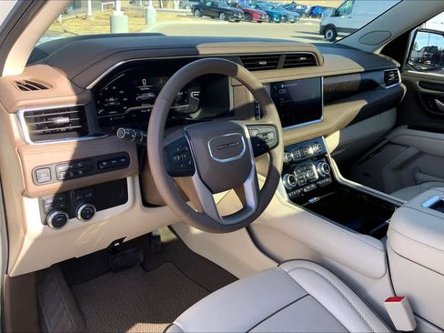 Used 2023 GMC Yukon Denali image 17