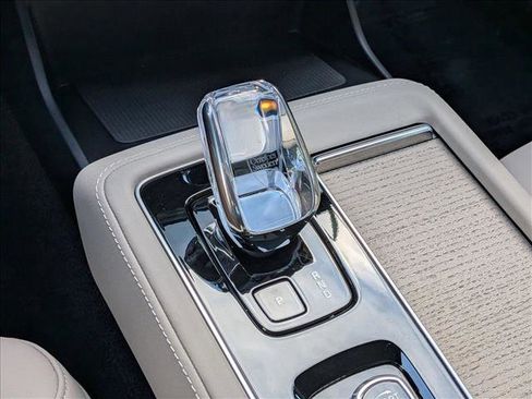 Certified 2025 Volvo XC90 B5 Core w/ Protection Package Premier image 13