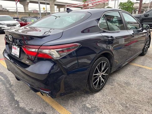 Used 2021 Toyota Camry SE FWD image 5
