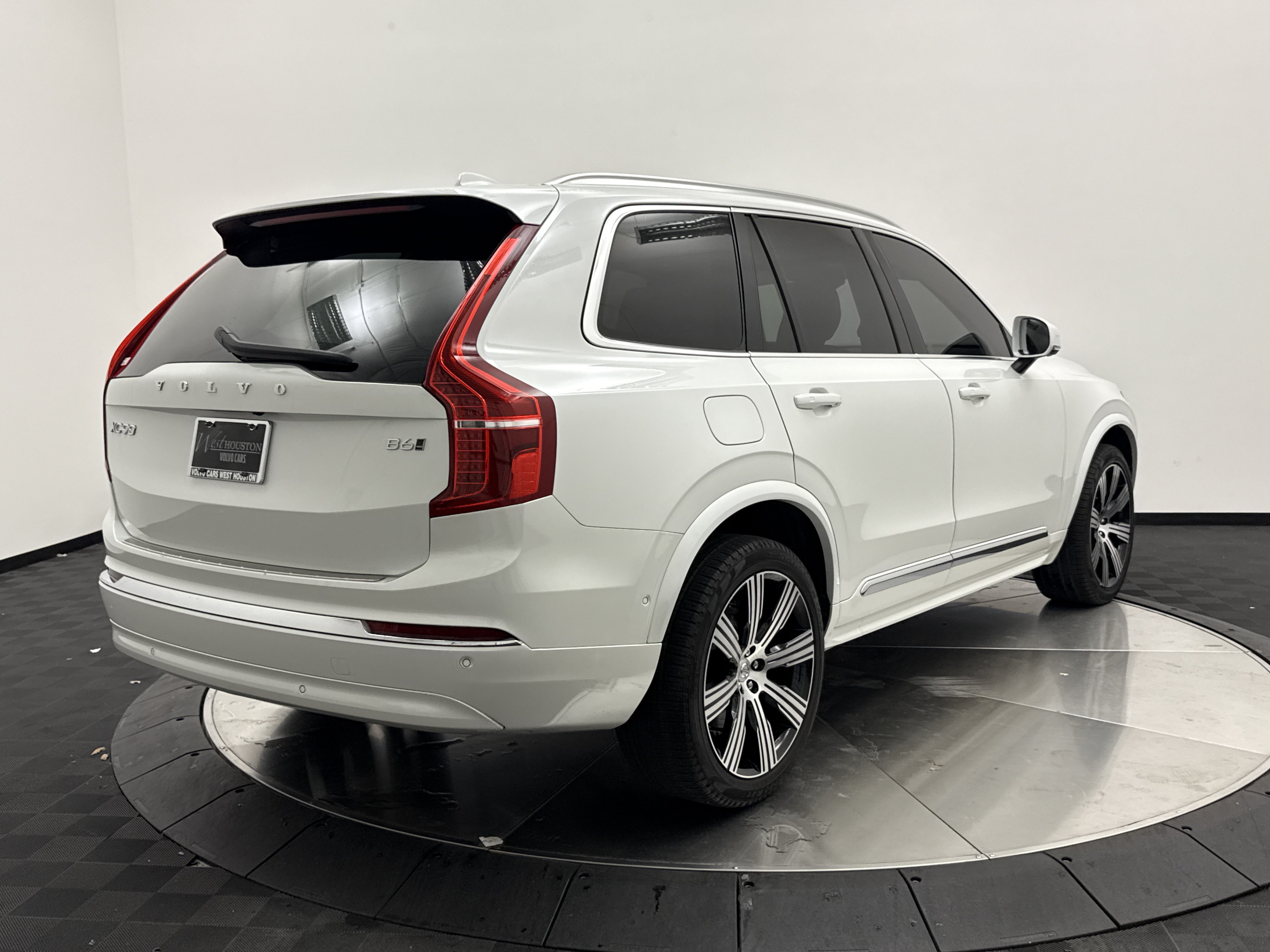 Certified 2024 Volvo XC90 B6 Ultimate w/ Protection Package Premier AWD/4WD image 7