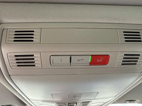 Used 2020 Volkswagen Tiguan SEL image 47