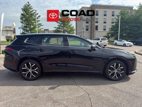 Certified 2025 Toyota Crown Signia AWD/4WD image 6