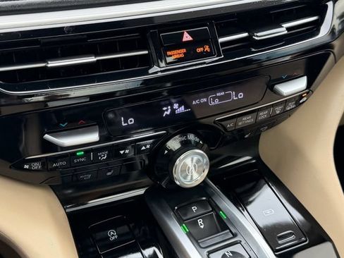 Certified 2024 Acura MDX SH-AWD w/ Technology Package image 23