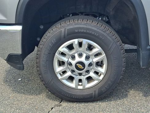 Used 2025 Chevrolet Silverado 2500 LT w/ Convenience Package AWD/4WD image 8