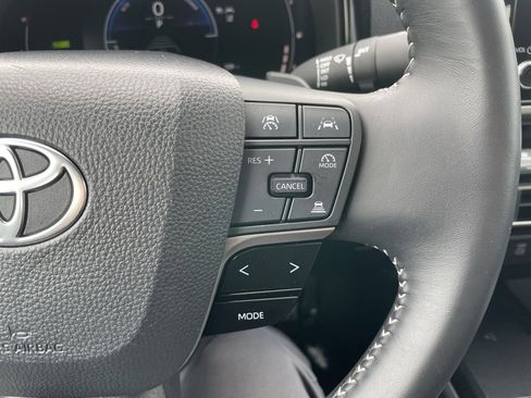 Used 2025 Toyota Camry SE image 20