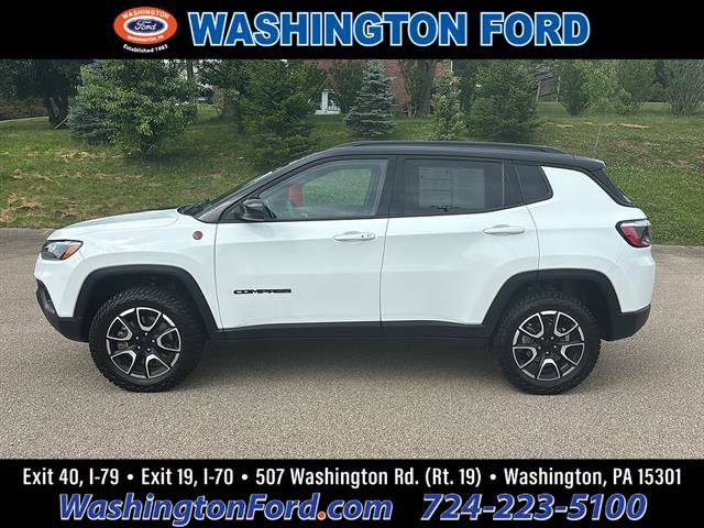 Used 2024 Jeep Compass Trailhawk AWD/4WD image 1