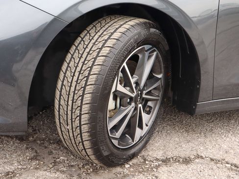 Used 2022 Kia Forte LXS w/ LXS Technology Package image 17