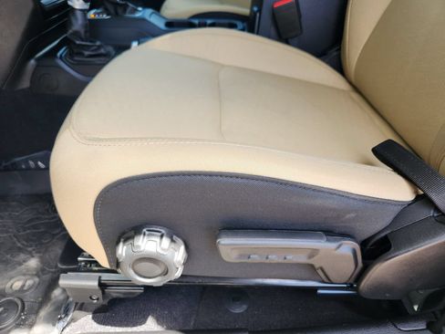 Used 2021 Jeep Wrangler Sport AWD/4WD image 16