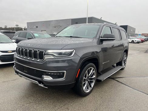 Used 2024 Jeep Wagoneer Series III w/ Premium Group I image 3