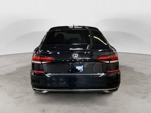 Used 2021 Volkswagen Passat 2.0T SE FWD image 4