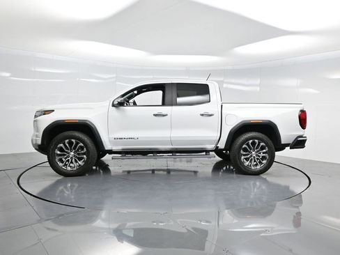 Used 2024 GMC Canyon Denali image 28