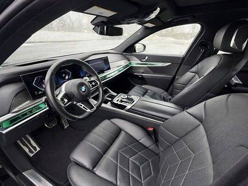 Used 2024 BMW 740i xDrive image 10