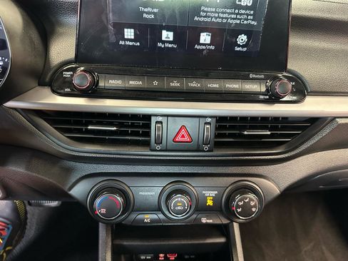 Used 2020 Kia Forte LXS FWD image 17
