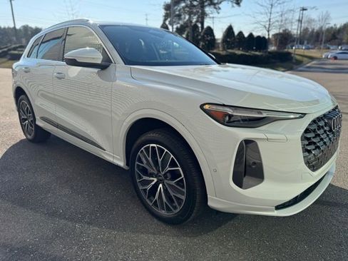 Certified 2025 Audi Q5 2.0T Premium Plus w/ Premium Plus image 6