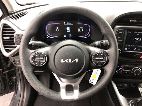 Certified 2023 Kia Soul LX w/ LX Technology Package image 11