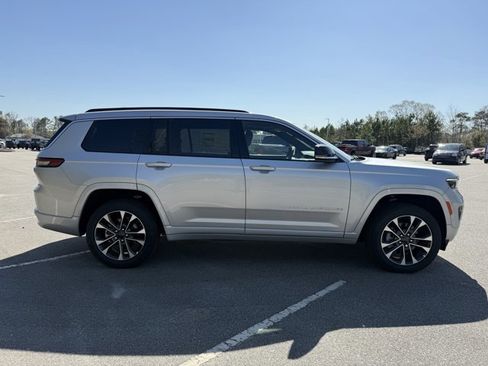 New 2025 Jeep Grand Cherokee L Overland w/ Trailer Tow Package AWD/4WD image 2