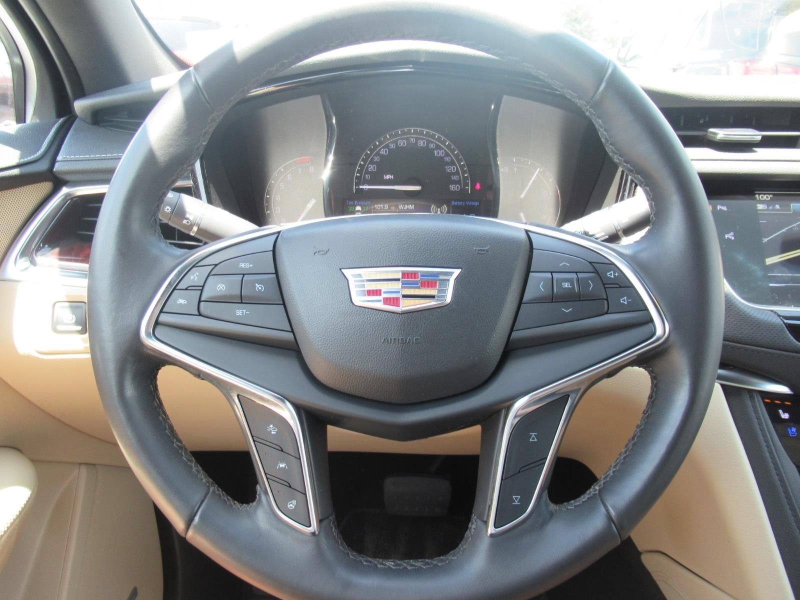 Used 2018 Cadillac XT5 Premium Luxury w/ Driver Assist Package AWD/4WD image 23