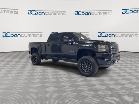 Used 2014 Chevrolet Silverado 2500 LT w/ Z71 Appearance Package AWD/4WD image 2