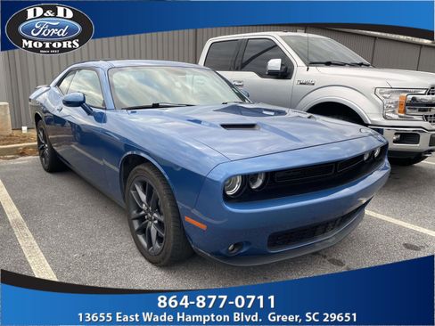 Used 2022 Dodge Challenger SXT w/ Plus Package image 1