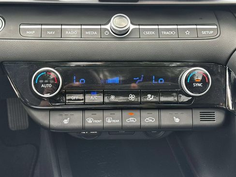 Certified 2023 Hyundai Elantra Limited FWD image 31