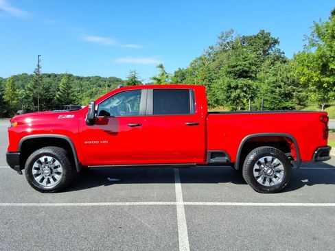 Used 2024 Chevrolet Silverado 2500 Custom w/ Custom Value Package AWD/4WD image 8