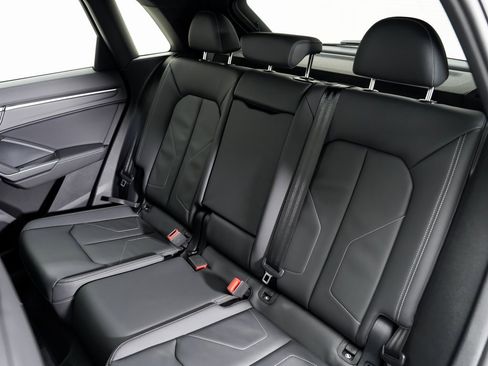 Used 2025 Audi Q3 2.0T Premium image 24