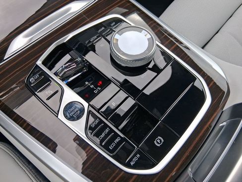 Used 2026 BMW X5 sDrive40i w/ Executive Package RWD image 17