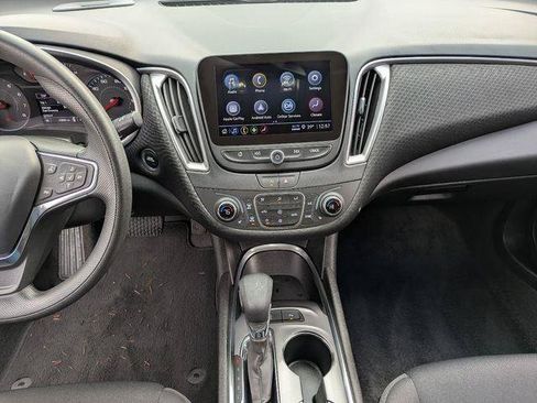 Used 2025 Chevrolet Malibu LT FWD image 17
