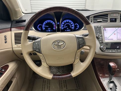 Used 2011 Toyota Avalon Limited image 18