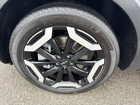 Used 2023 Kia Telluride EX w/ EX Captain's Chair Package image 12