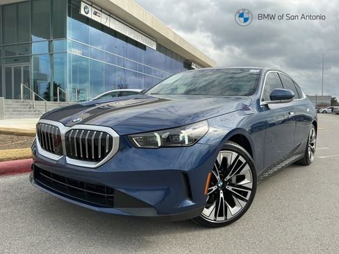 Certified 2025 BMW 530i w/ Premium Package image 1