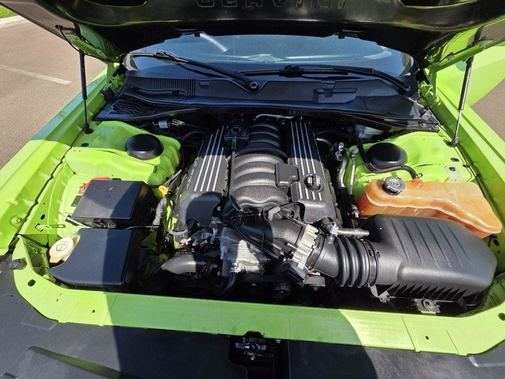 Used 2015 Dodge Challenger R/T Scat Pack w/ Leather Interior Group RWD image 18
