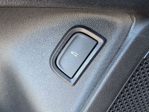 New 2025 Chevrolet Blazer EV RS image 24