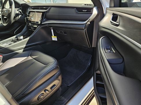 New 2026 Jeep Grand Cherokee Limited w/ Limited Altitude Package image 8