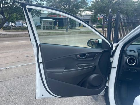 Used 2022 Hyundai Kona SEL FWD image 6