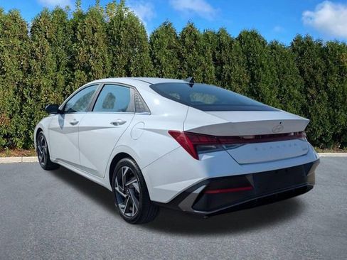 Certified 2024 Hyundai Elantra Limited image 6